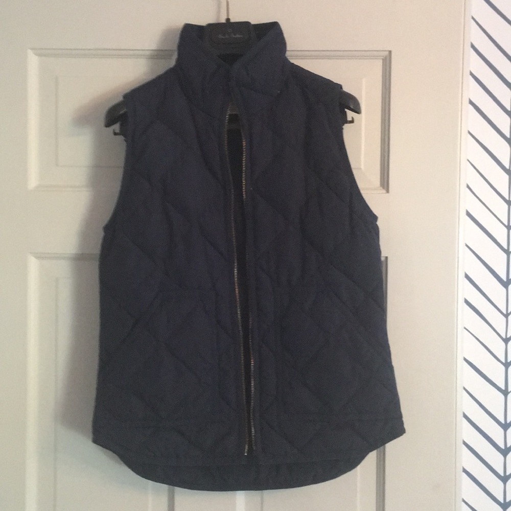 NAVY QUILTED PUFFER VEST